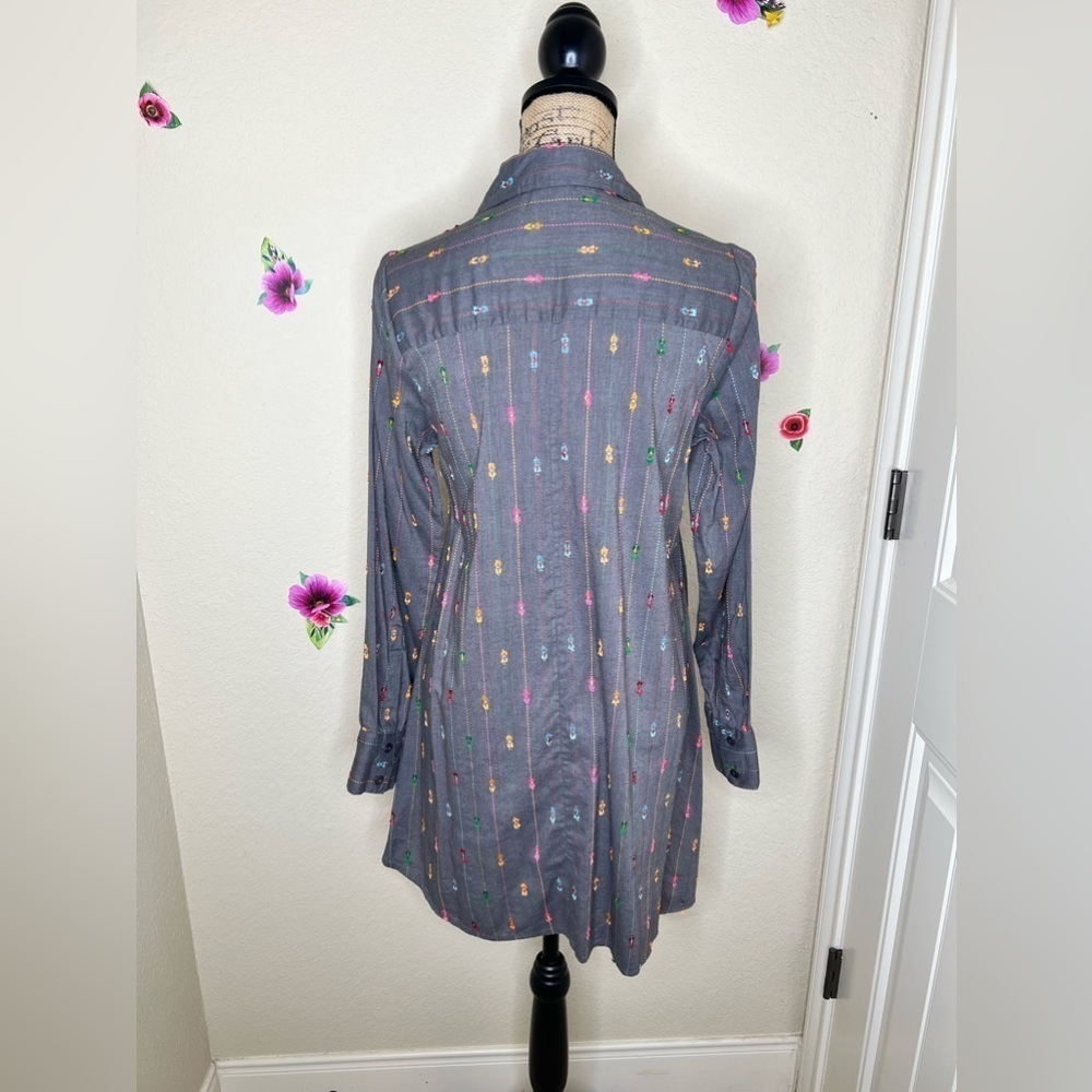 Ivy Jane Textured Asymmetrical Button Front Tunic Top - Picture 9 of 14